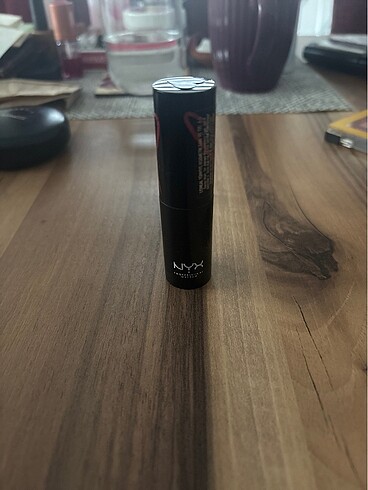 Nyx kırmızı ruj