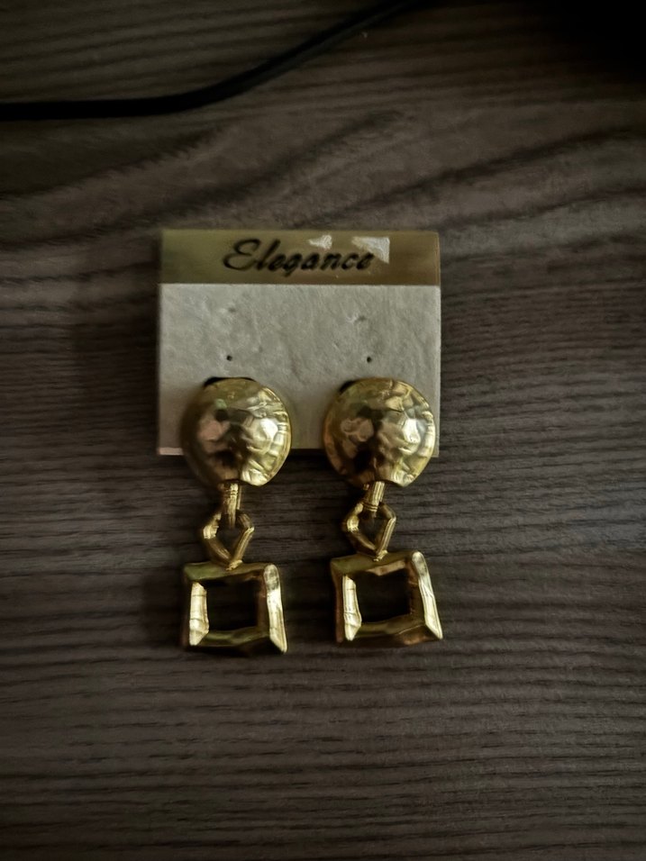 Altın Renkli Mini Tokalı Küpe - Görsel 2