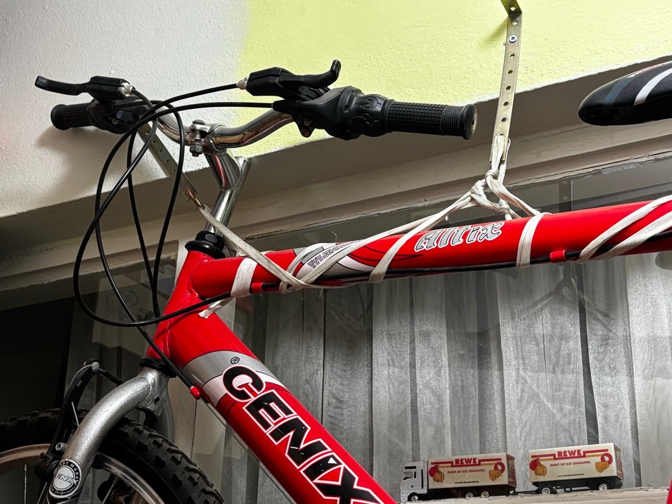 Kırmızı Bisiklet - Görsel 3