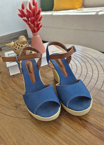 Tokalı Mavi Denim Dolgu Topuklu Kadın Sandalet