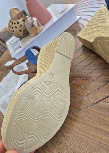 39 Beden Tokalı Mavi Denim Dolgu Topuklu Kadın Sandalet