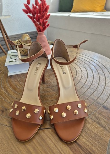 Kahverengi Deri Tokalı Blok Topuklu Kadın Stiletto