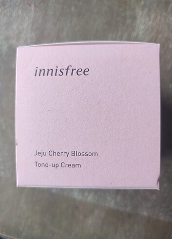 INNISFREE JEJU CHERRY BLOSSOM TONE-UP KREM 