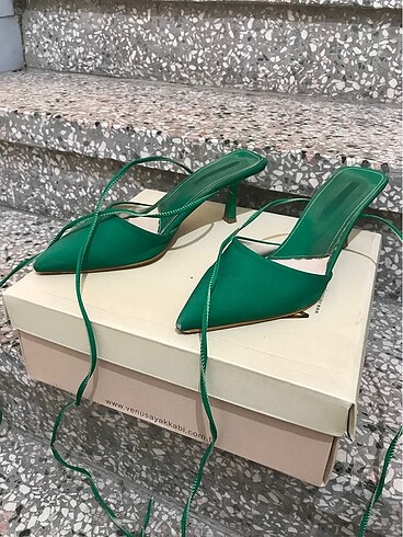 yeşil sandalet