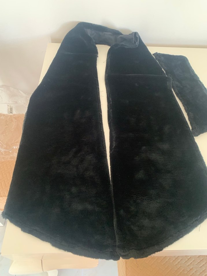 Siyah kürk parçaları - Görsel 3