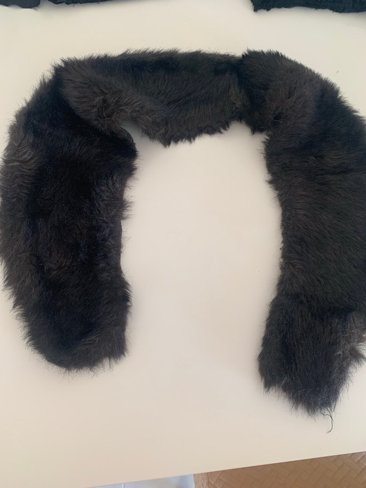 Siyah kürk parçaları - Görsel 5