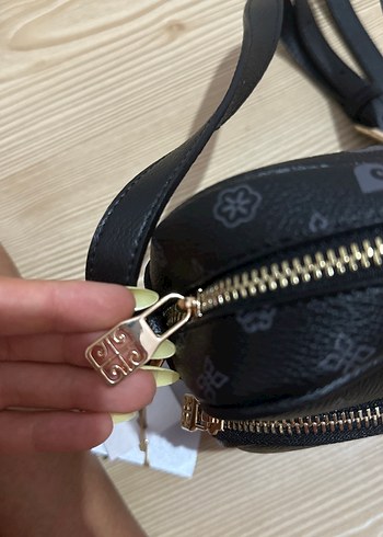  Beden Pierre Cardin Siyah Baskılı Kadın Çapraz Çanta