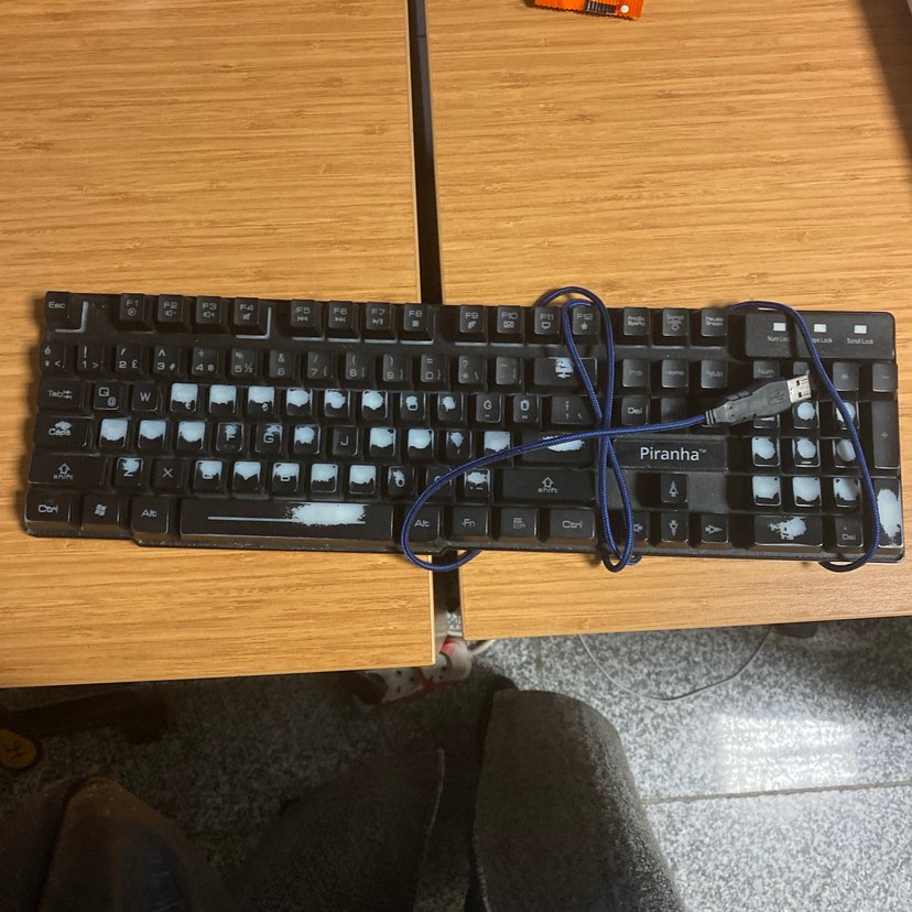 Renkli LED aydınlatmalı klavye - Görsel 2