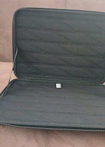 Beden Thule Mac book laptop kılıfı siyah
