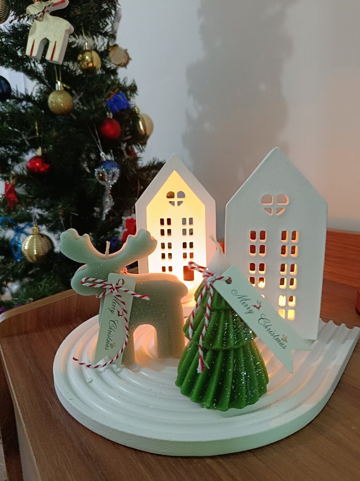 Beyaz Ev ve Geyik Figürlü Dekoratif Mumluk - Görsel 2