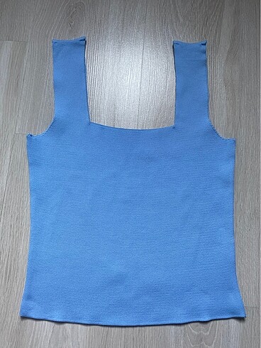 Mavi crop, kolsuz, kalın askılı bluz