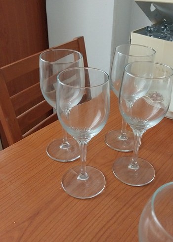 Şeffaf Ayaklı Cam Kadehler - Görsel 2