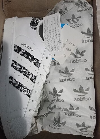 Adidas Siyah Çiçekli