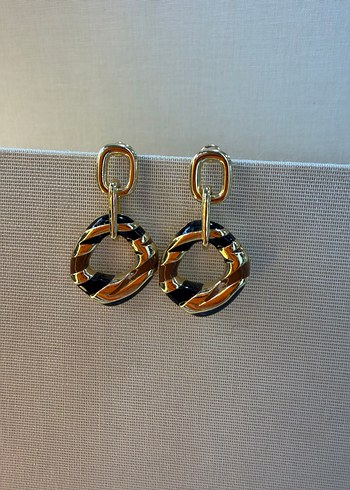 Zincir Detaylı Altın Renk Midi Küpe - Görsel 2