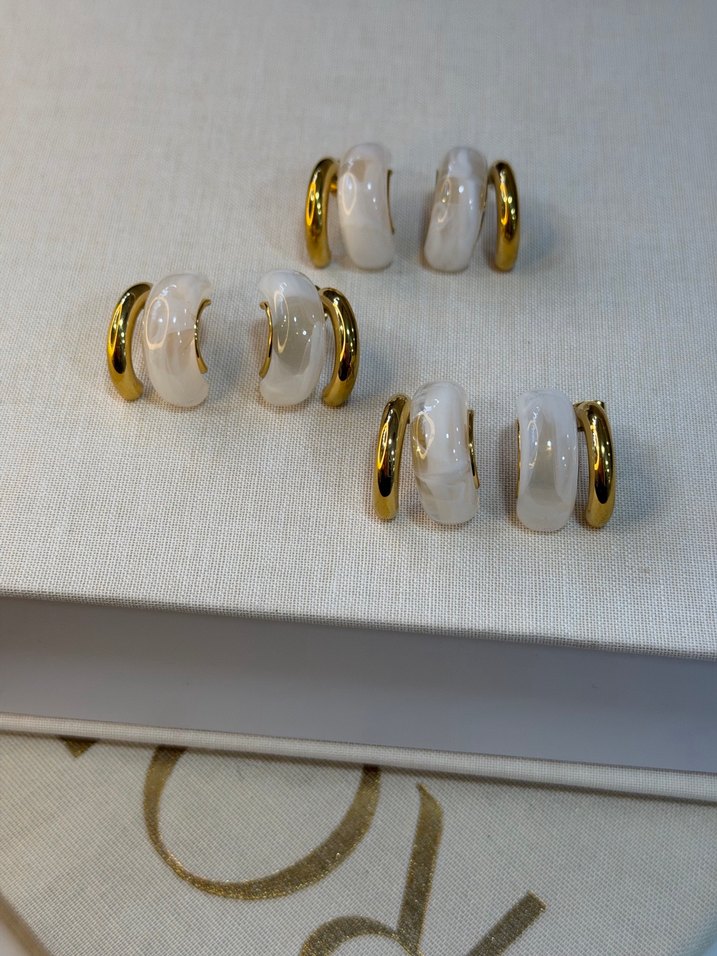 Beyaz Mini Boncuklu Kadın Küpeler - Görsel 2