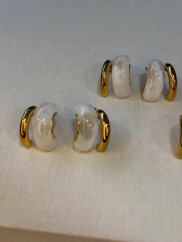 Beyaz Mini Boncuklu Kadın Küpeler - Görsel 3