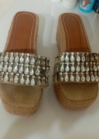 Gri Taşlı Dolgu Topuklu Kadın Terlik - Görsel 5