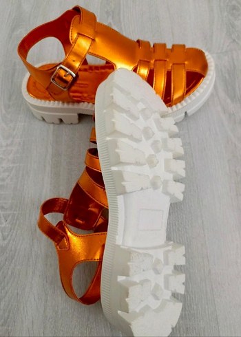 Altın Renk Parlak Platform Topuklu Kadın Sandalet - Görsel 4