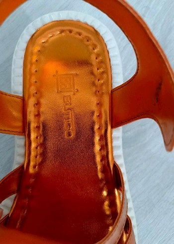 Altın Renk Parlak Platform Topuklu Kadın Sandalet - Görsel 2