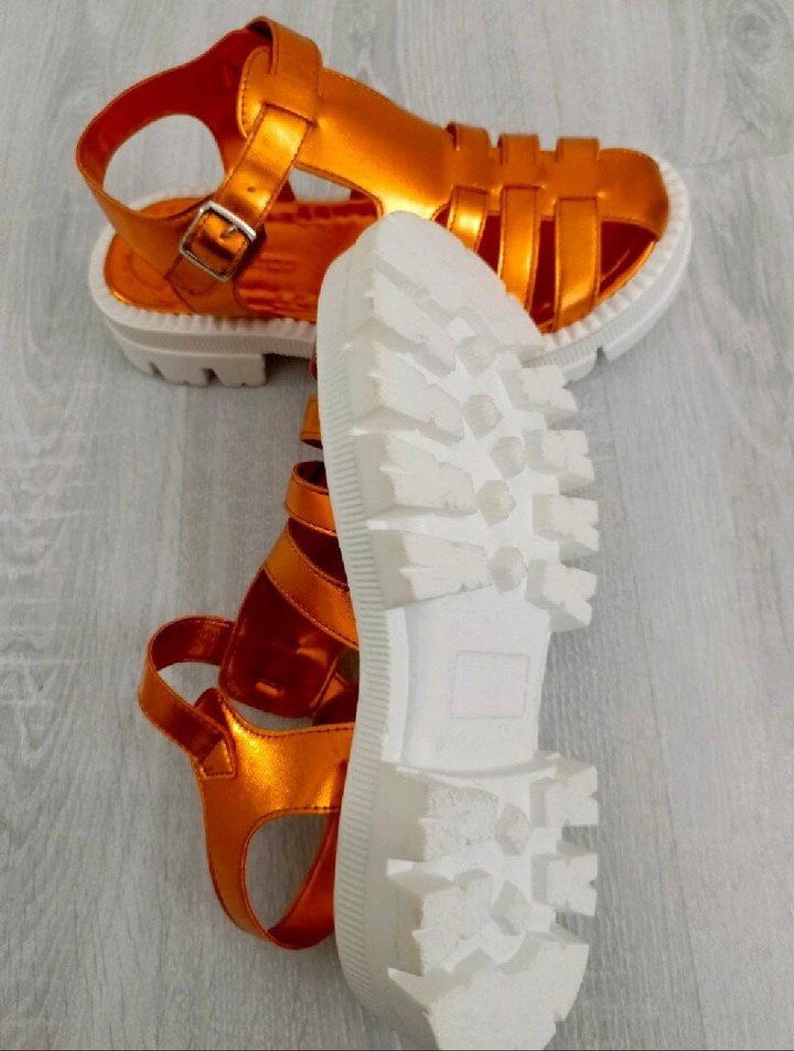 Altın Renk Parlak Platform Topuklu Kadın Sandalet - Görsel 4