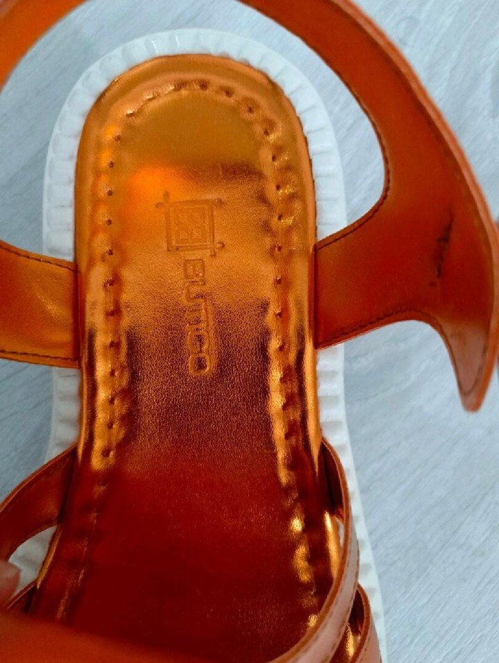 Altın Renk Parlak Platform Topuklu Kadın Sandalet - Görsel 2