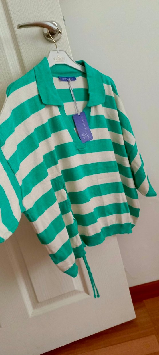 Beyaz Yeşil Çizgili V Yaka Kemerli Kadın Kazak - Görsel 3