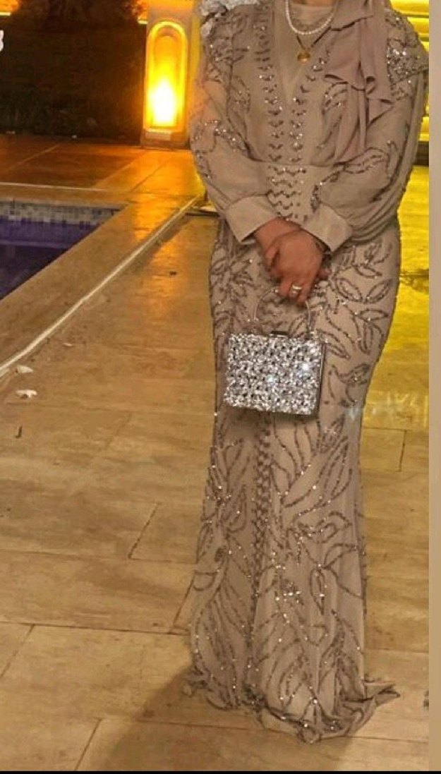 Uzun Kol Boncuk İşlemeli Gold Abiye Elbise - Görsel 3