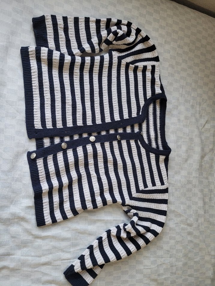 Gri Beyaz Çizgili Triko Kadın Hırka - Görsel 3