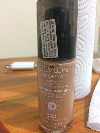 Revlon yumuşak dokulu su bazlı fondöten