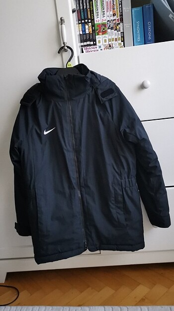 Nike erkek çocuk kışlık mont /M beden 137-147 cm /10-11 yaş için