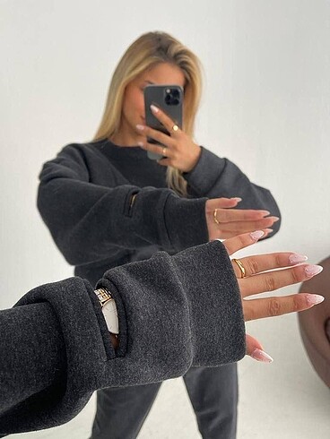 Sweatshirt