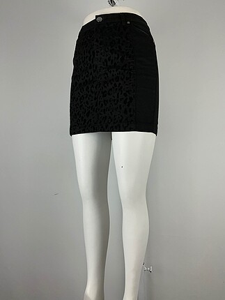 H&M H&M Mini Etek %70 İndirimli.