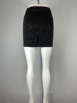 34 Beden H&M Mini Etek %70 İndirimli.