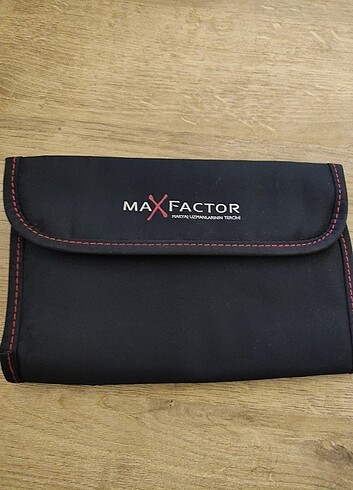 Max Factor makyaj çantası 