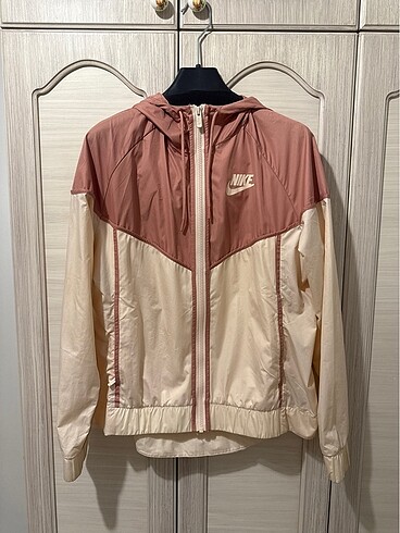 Nike yağmurluk