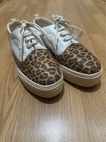 Leoparlı ayakkabı