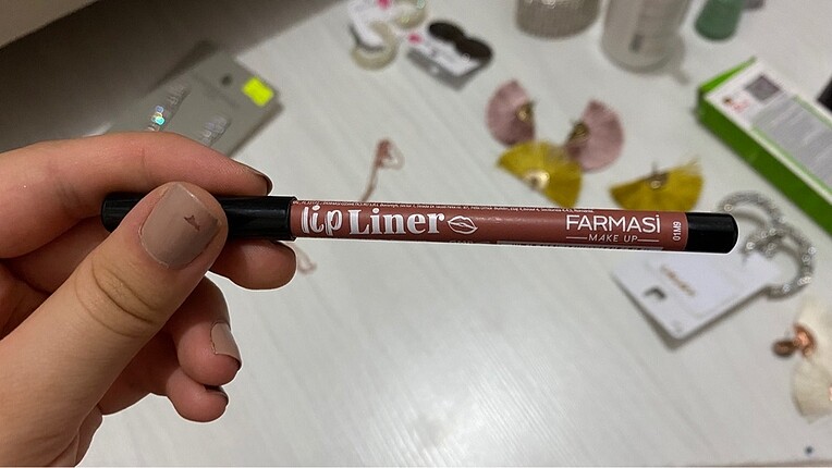 Farmasi dudak kalemi