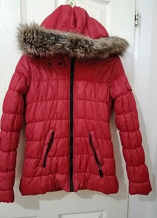 Kırmızı mont