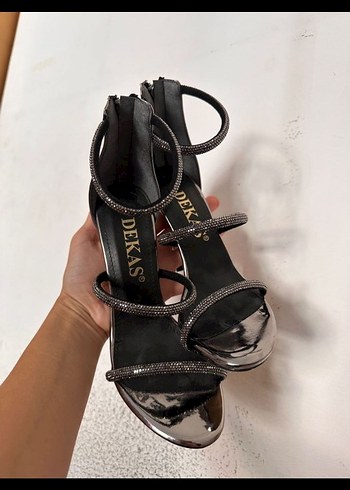 Gri Metalik Tokalı Stiletto Topuklu Kadın Ayakkabı - Görsel 3