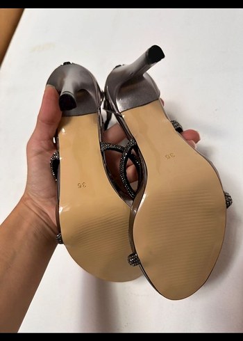 Gri Metalik Tokalı Stiletto Topuklu Kadın Ayakkabı - Görsel 5