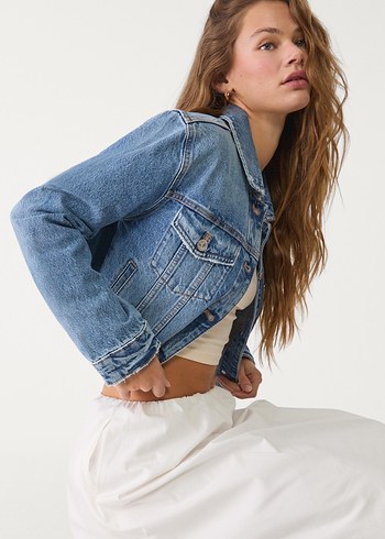 STRADIVARIUS CROPPED DENİM KOT CEKET - Görsel 7