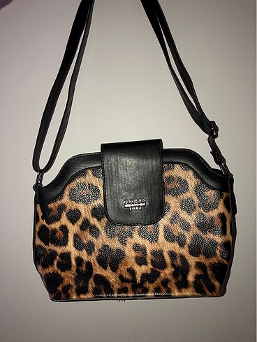 GUESS LEOPAR DESENLİ EL KOL OMUZ ÇANTASI