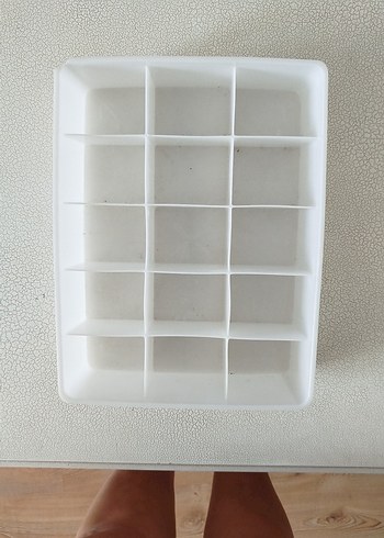 Beyaz Çok Bölmeli Makyaj Organizeri