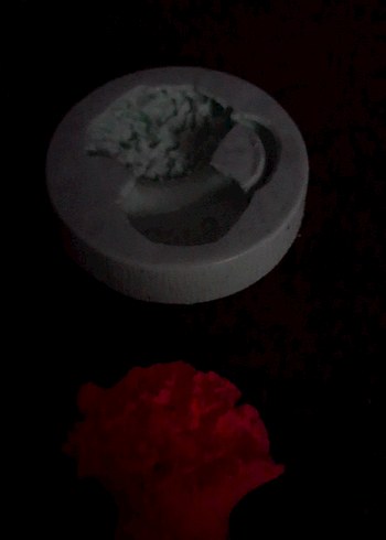 Gri Kalıplı Kırmızı Vazo Mum - Görsel 2