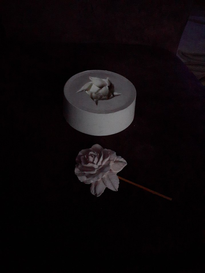 Beyaz Gül Desenli Mum ve Tutucu - Görsel 2