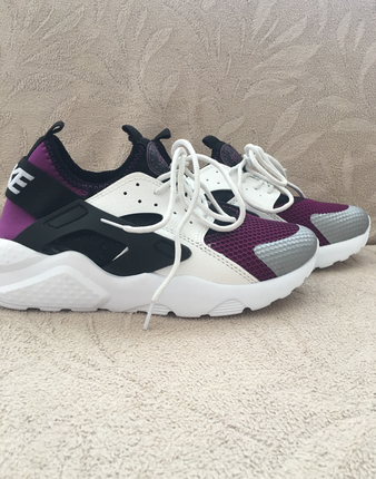 Diğer Nike ayakkabı