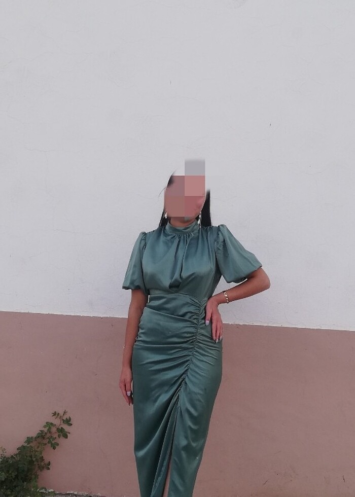 Saten büzgülü yırtmaçlı elbise  - Görsel 4