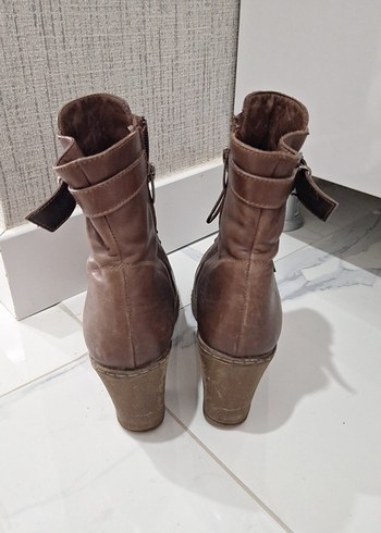 Kahverengi Süet Tokalı Kadın Topuklu Bot - Görsel 3