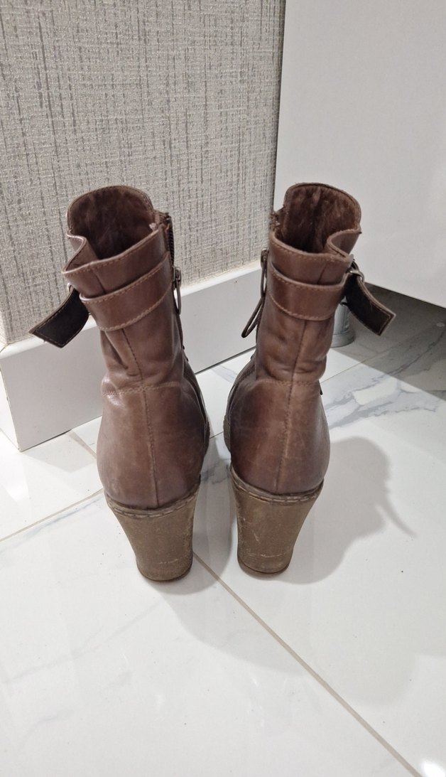 Kahverengi Süet Tokalı Kadın Topuklu Bot - Görsel 3