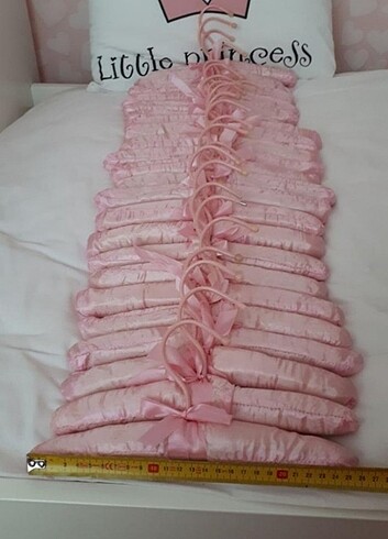 Kız çocuk pembe elbise askisi